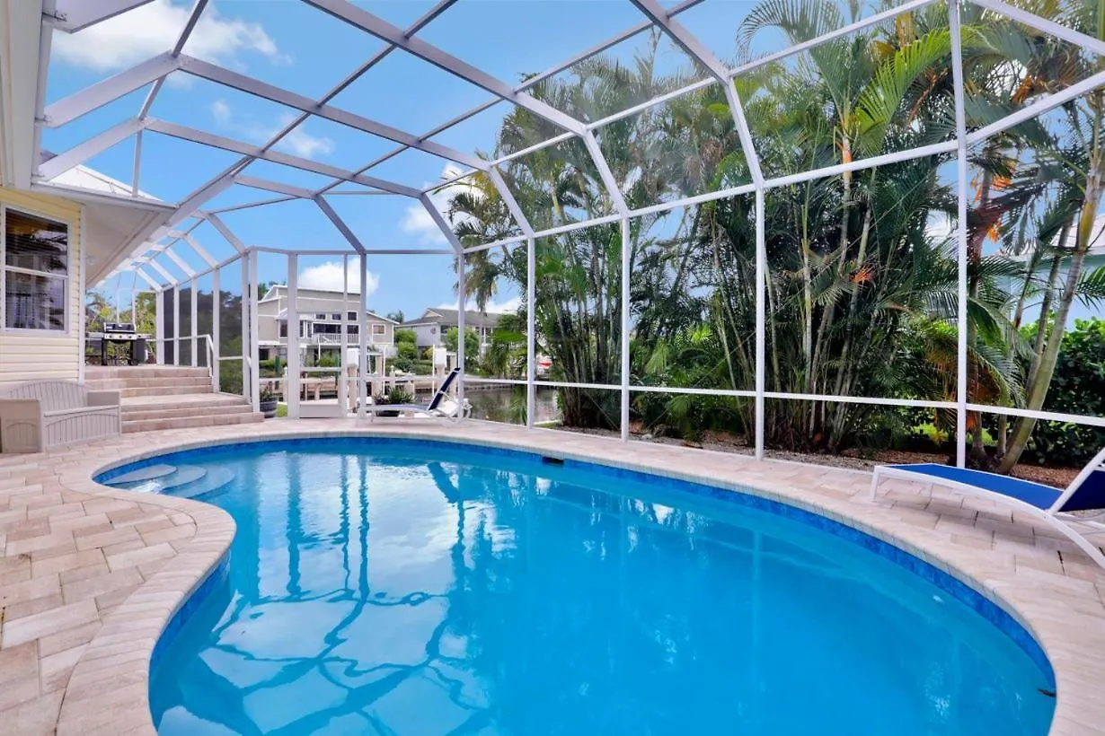 Algonquin Court Pool Holiday home Marco Island