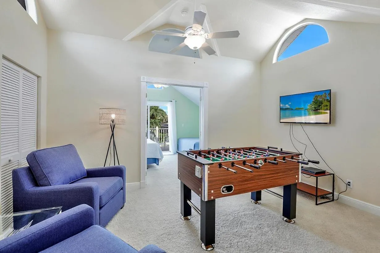 Algonquin Court Pool Holiday home Marco Island