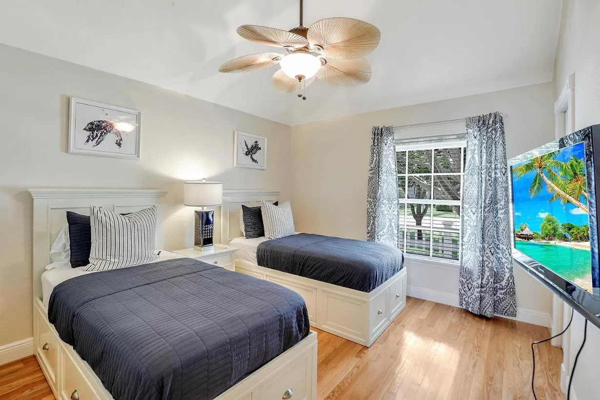 Algonquin Court Pool Holiday home *