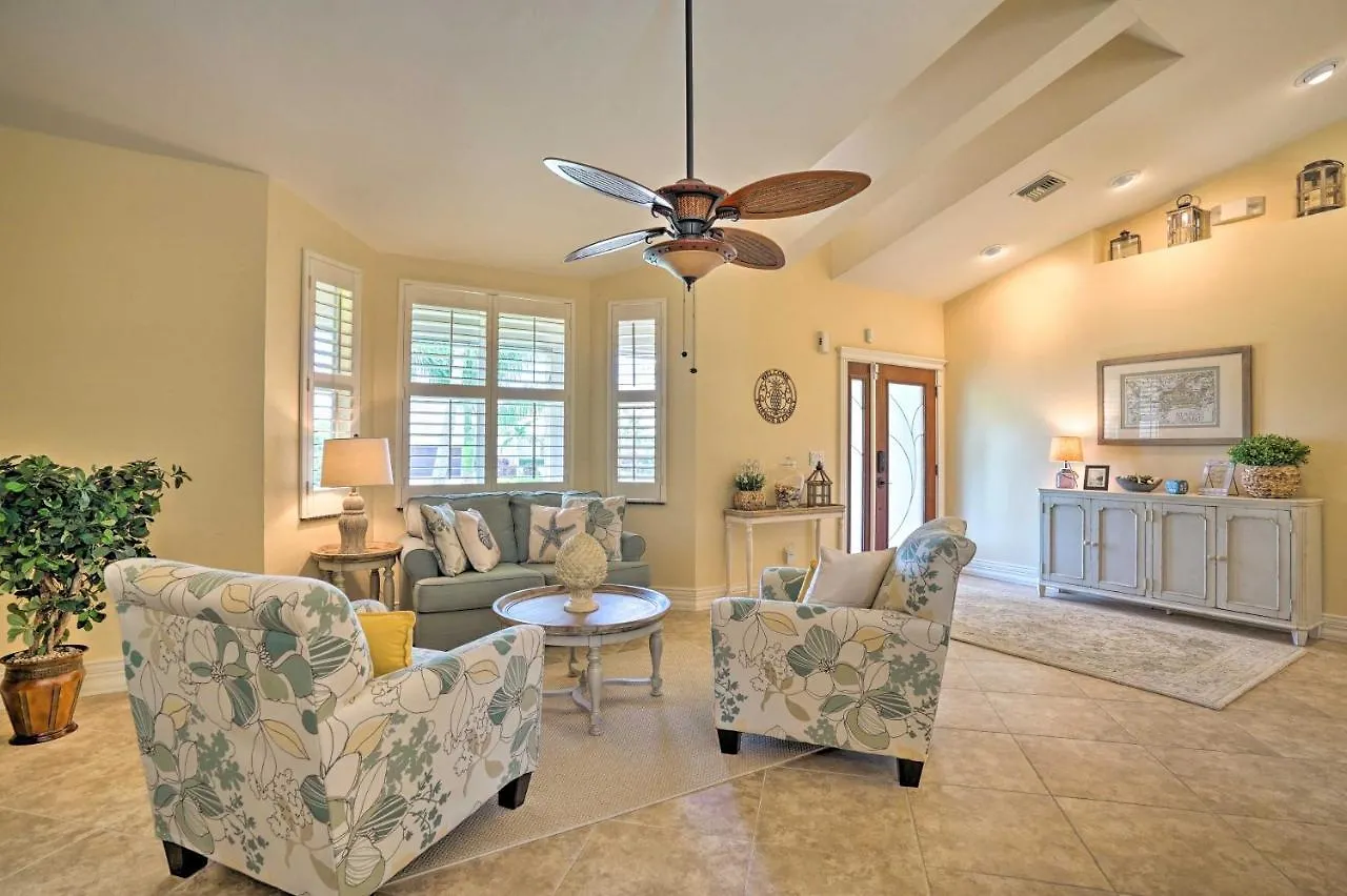 With Pool And Lanai Less Than 1 Mi To Holiday home Marco Island