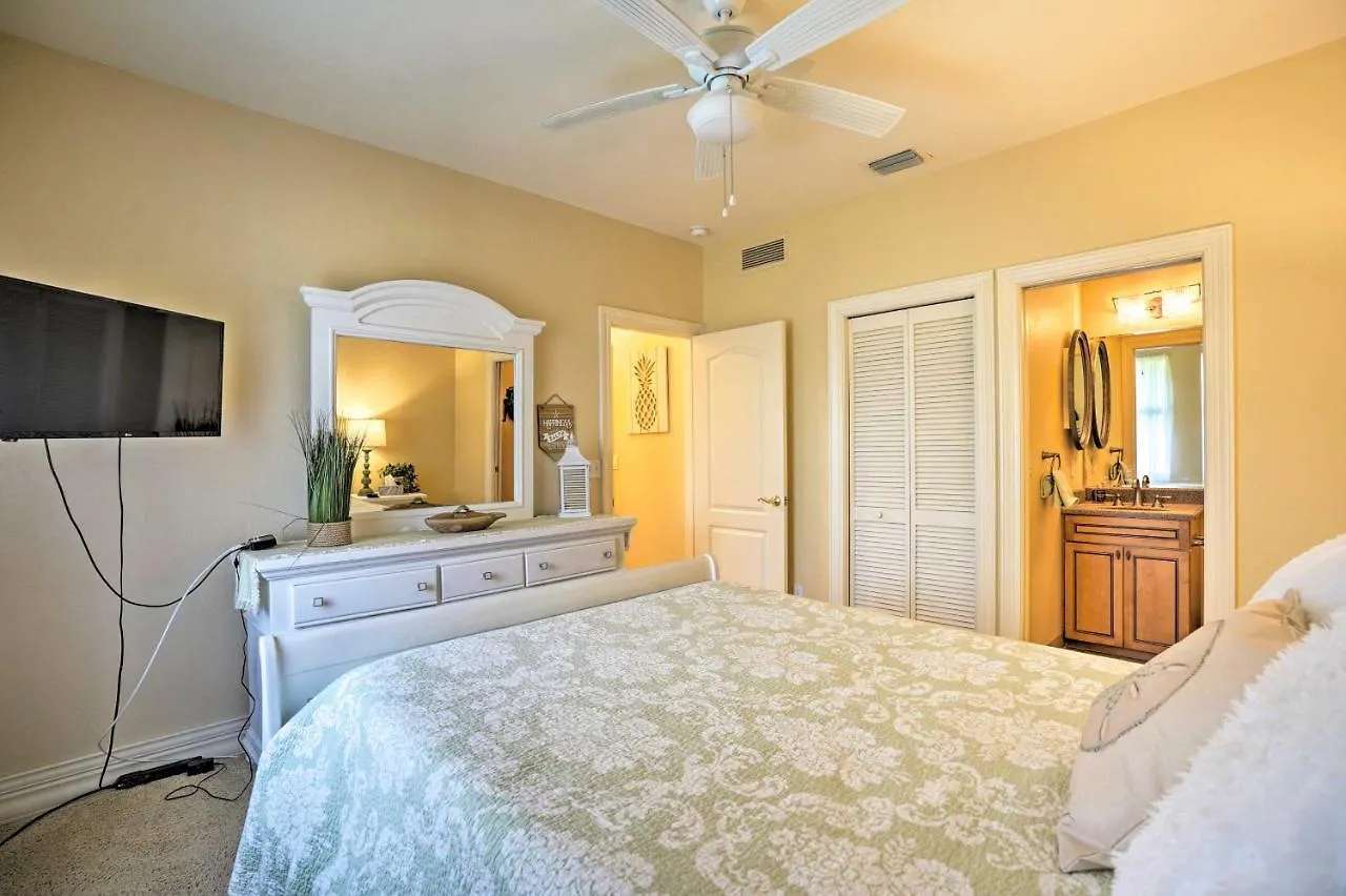 With Pool And Lanai Less Than 1 Mi To Holiday home Marco Island