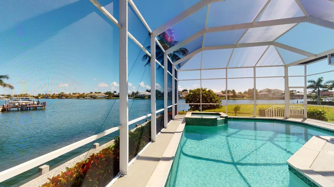 Holiday home Luxury Walkable To With Wide Water Views *
