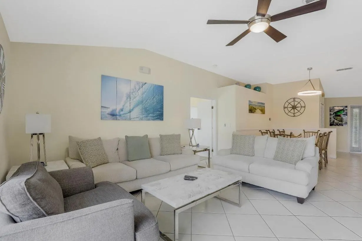 Holiday home 921 Tulip Court *