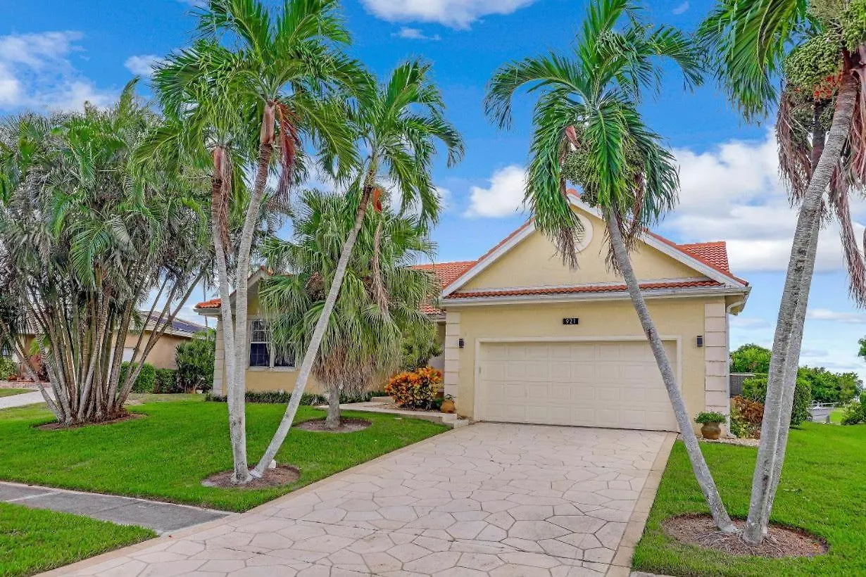 Holiday home 921 Tulip Court
