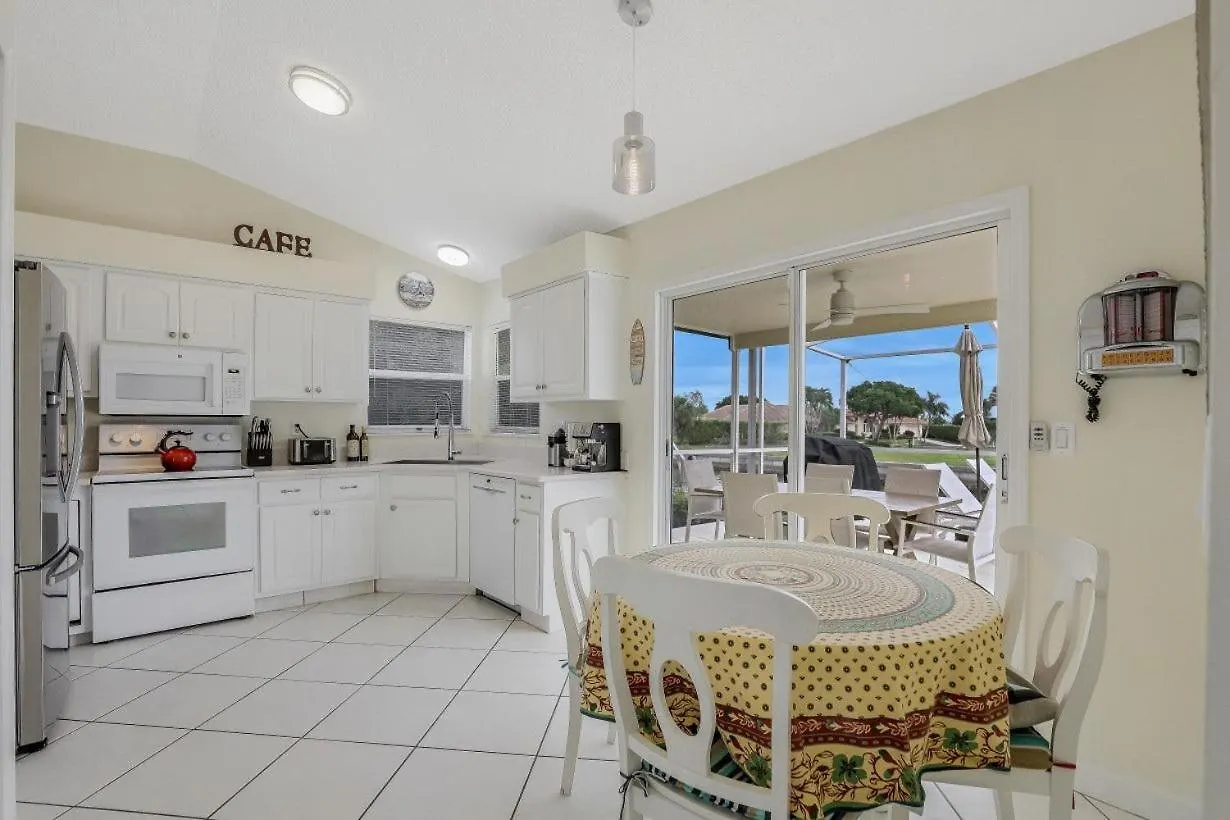 Holiday home 921 Tulip Court
