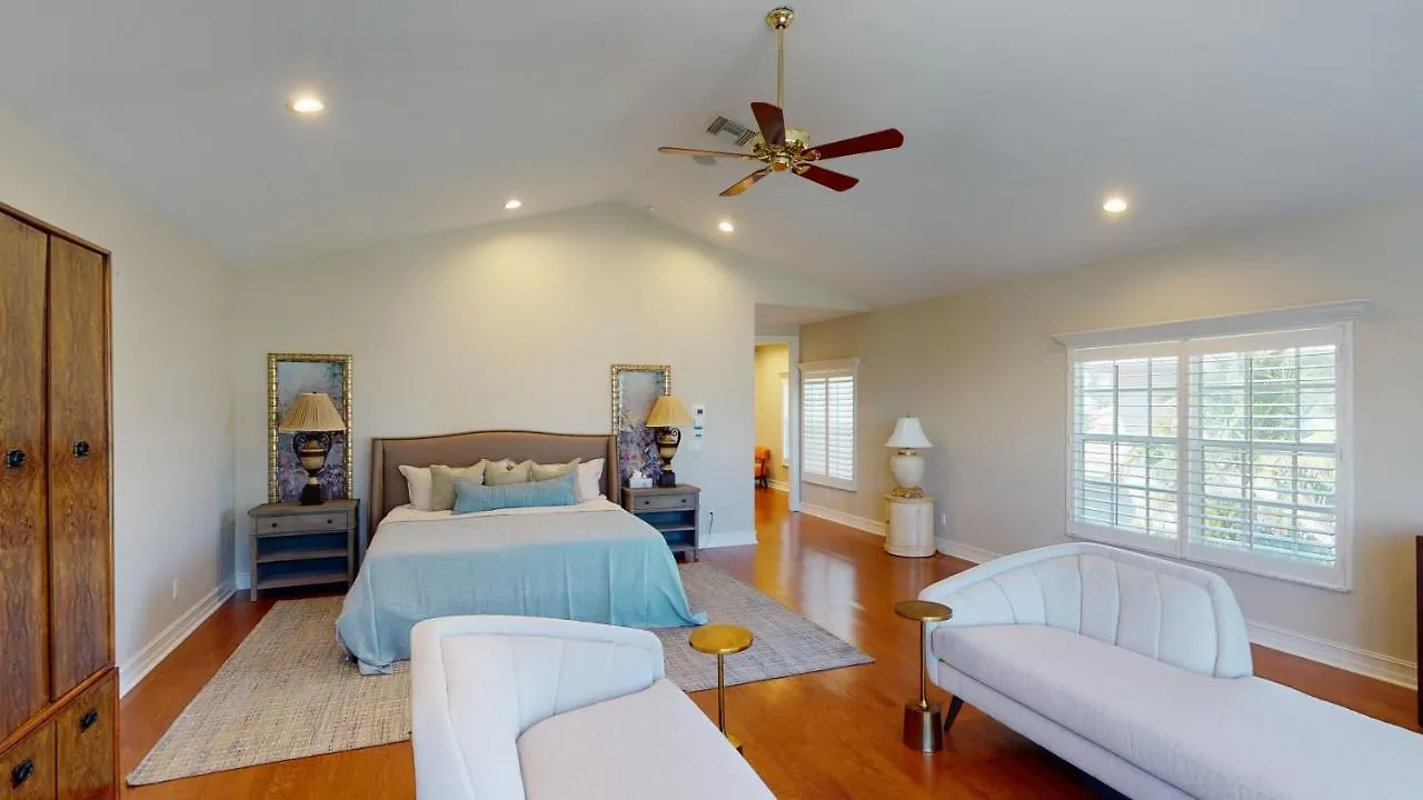 Luxury Walkable To With Wide Water Views Holiday home Marco Island