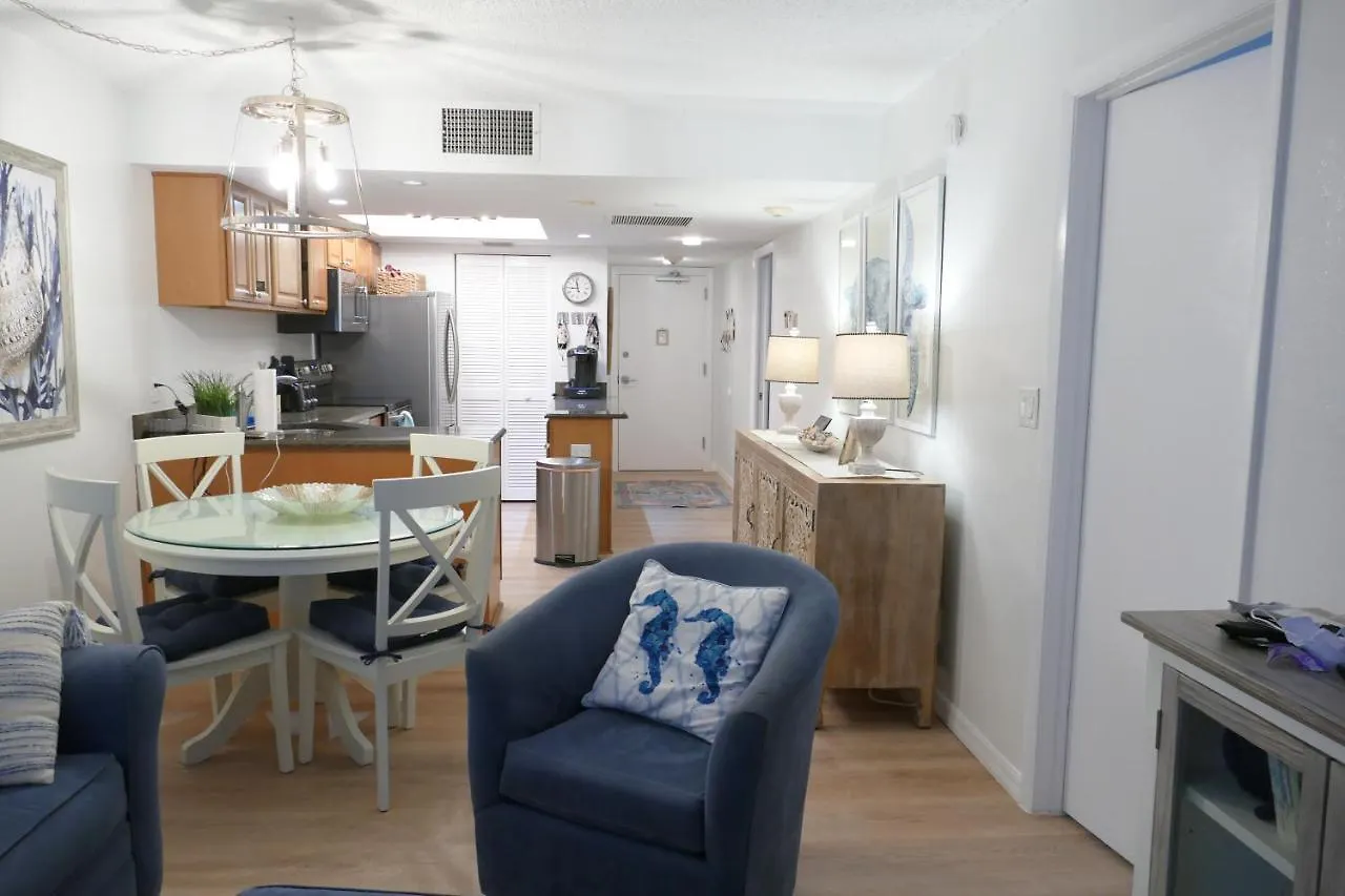 2 Bed South End Beachfront At Popular Seawinds
