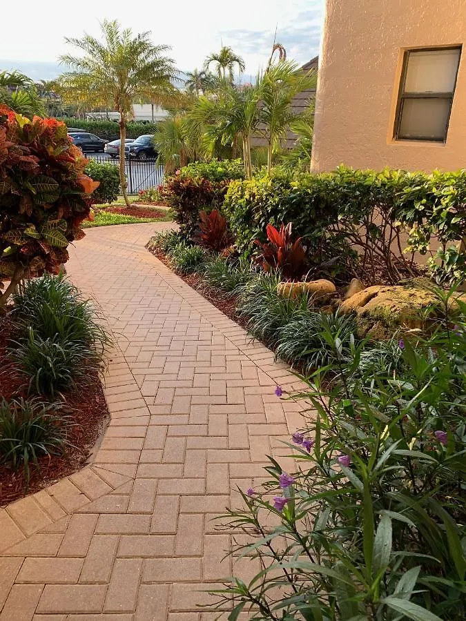 2 Bed South End Beachfront At Popular Seawinds