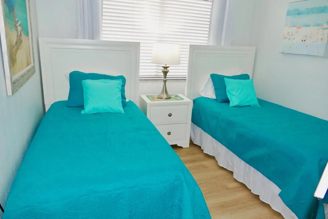 2 Bed South End Beachfront At Popular Seawinds