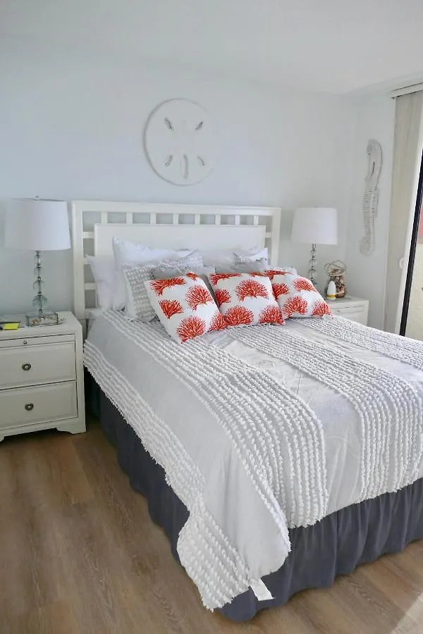 2 Bed South End Beachfront At Popular Seawinds * Marco Island