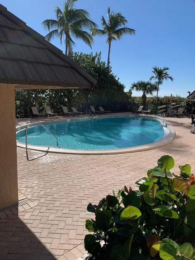 2 Bed South End Beachfront At Popular Seawinds