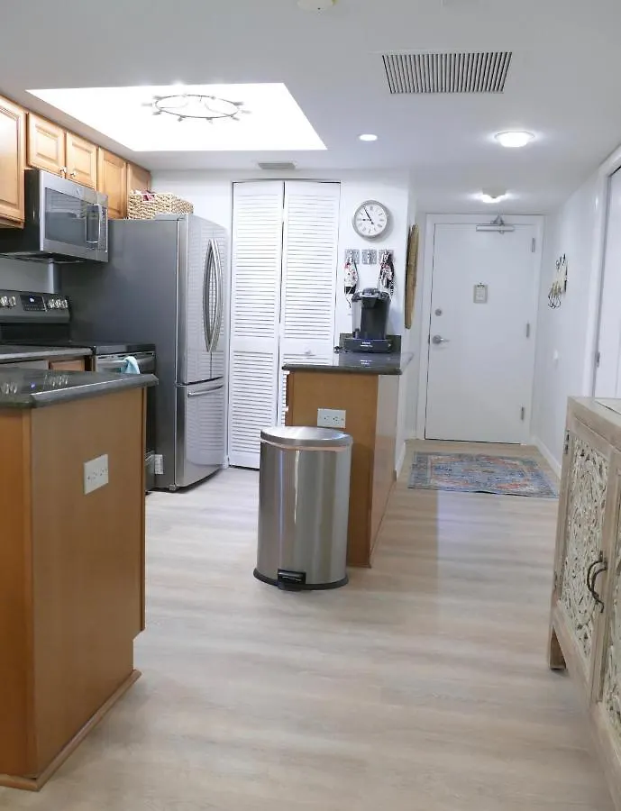 2 Bed South End Beachfront At Popular Seawinds *