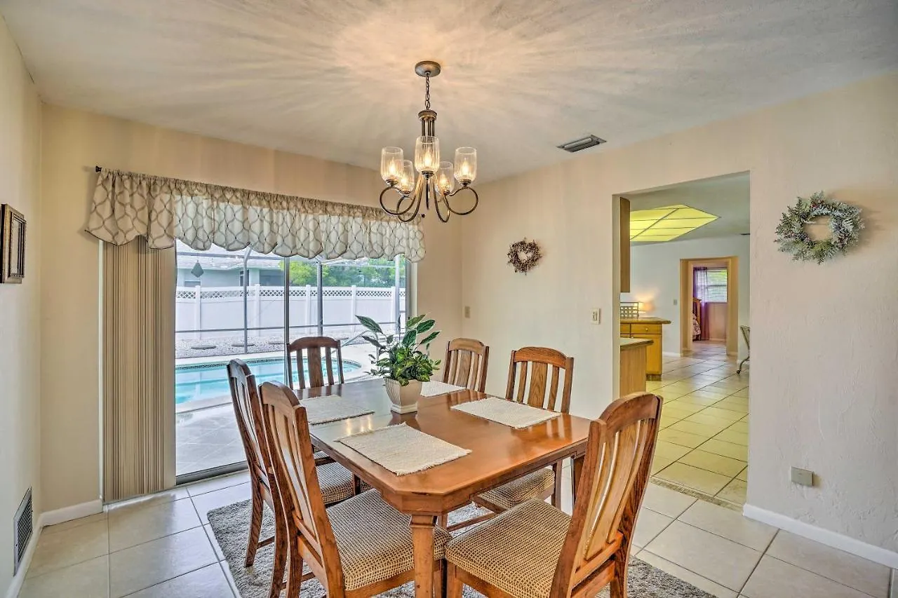 Holiday home Retreat With Pool About 1 Mi To Marco Island