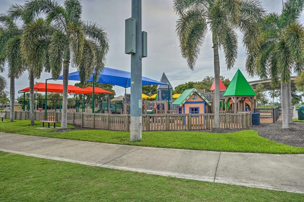 Holiday home Retreat With Pool About 1 Mi To Marco Island