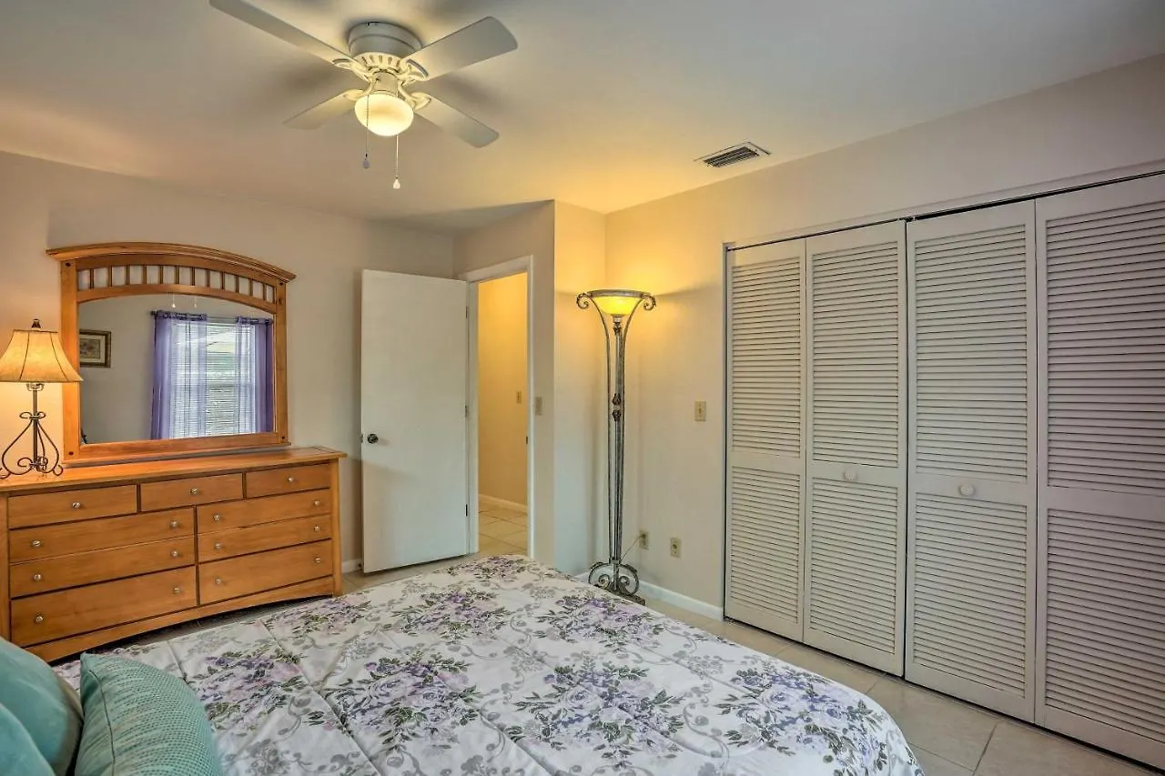 Holiday home Retreat With Pool About 1 Mi To Marco Island