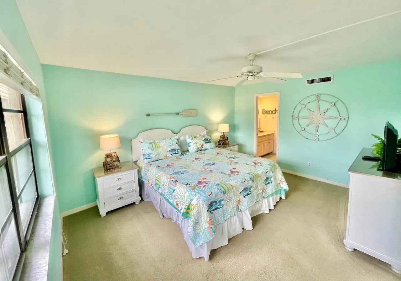 End Unit Steps From Access W/ No Crazy Prices!!! ליבוניה