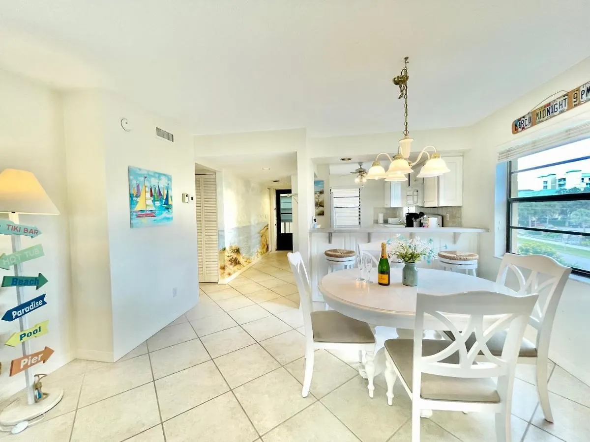 End Unit Steps From Access W/ No Crazy Prices!!! ליבוניה
