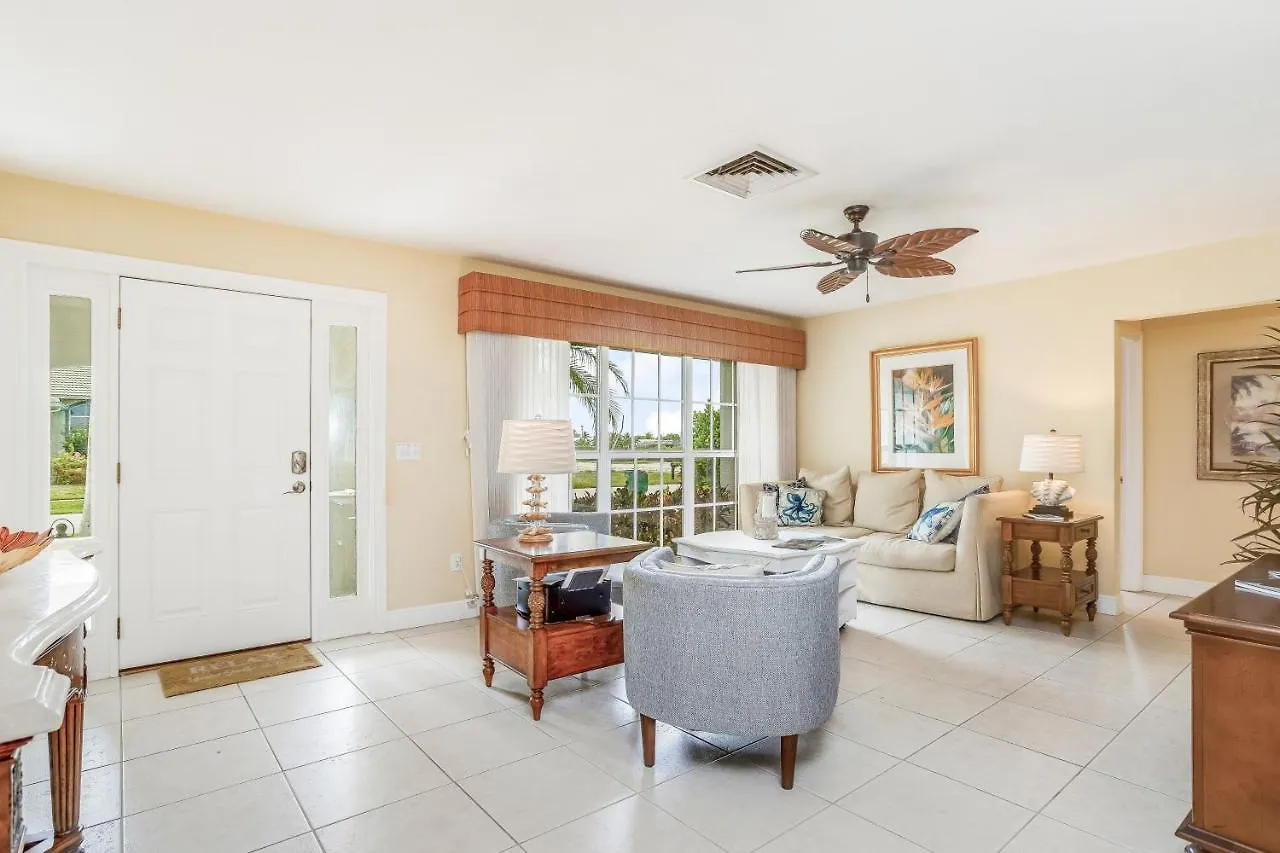 Holiday home Palm Breeze Bliss