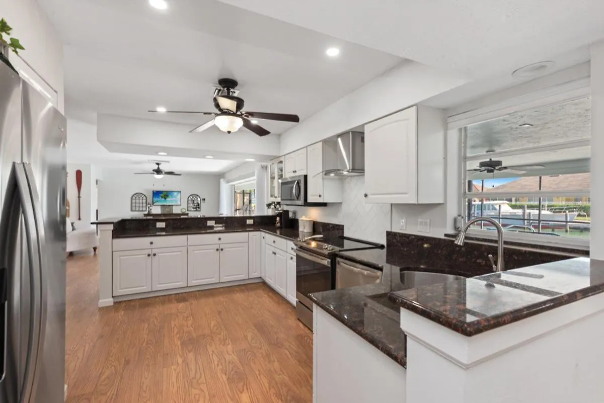 Elevated 955 - Spacious Family Riverfront 4 Bedrooms *