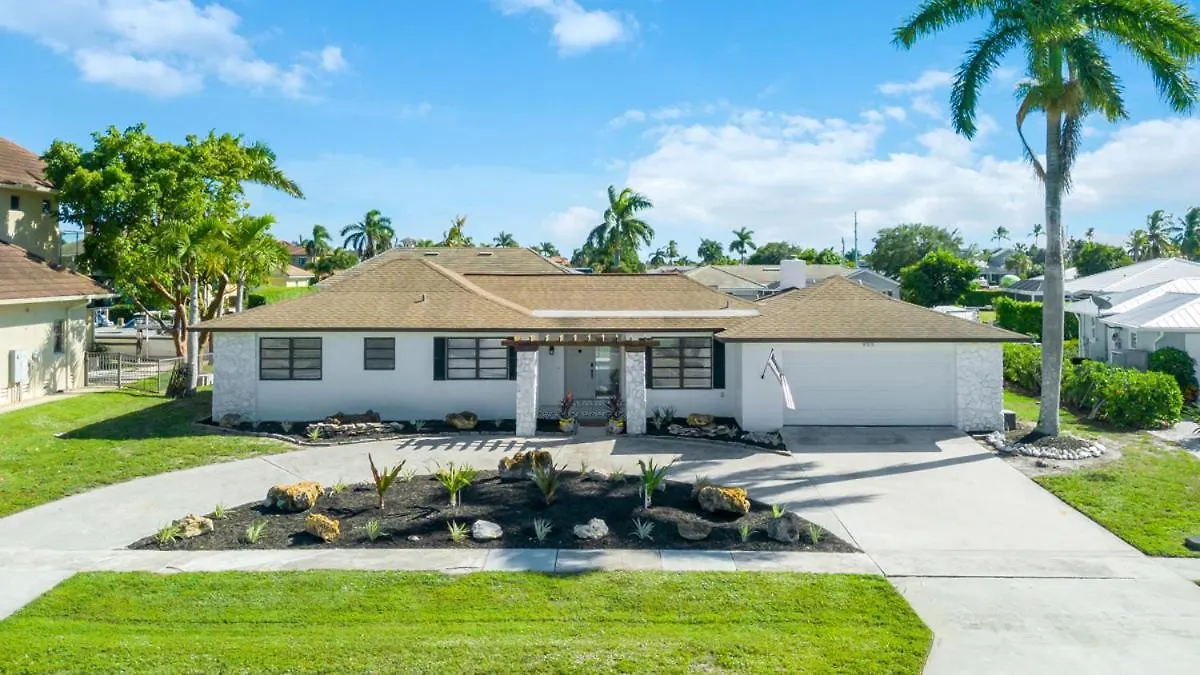 Holiday home Elevated 955 - Spacious Family Riverfront 4 Bedrooms *