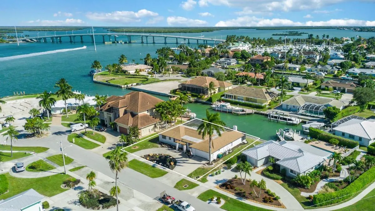 Elevated 955 - Spacious Family Riverfront 4 Bedrooms