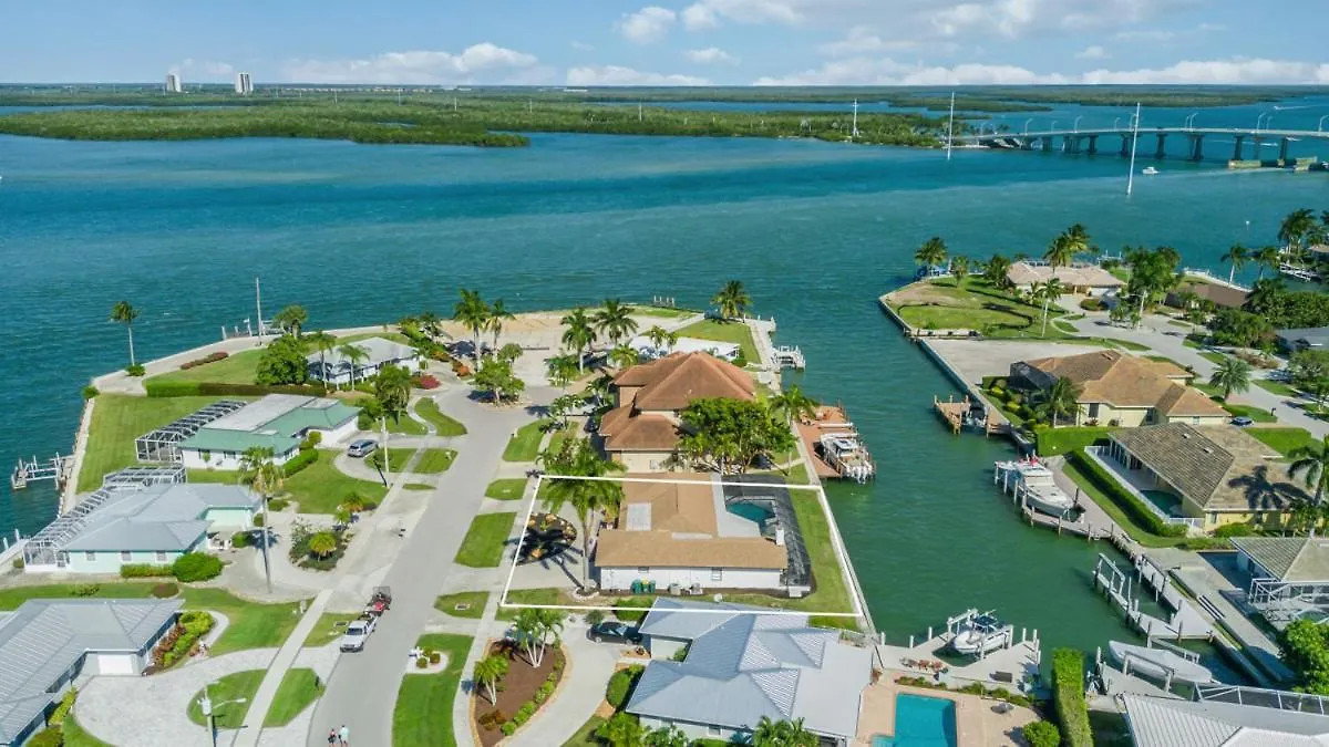 Elevated 955 - Spacious Family Riverfront 4 Bedrooms * Marco Island