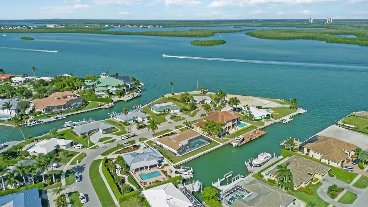 Elevated 955 - Spacious Family Riverfront 4 Bedrooms