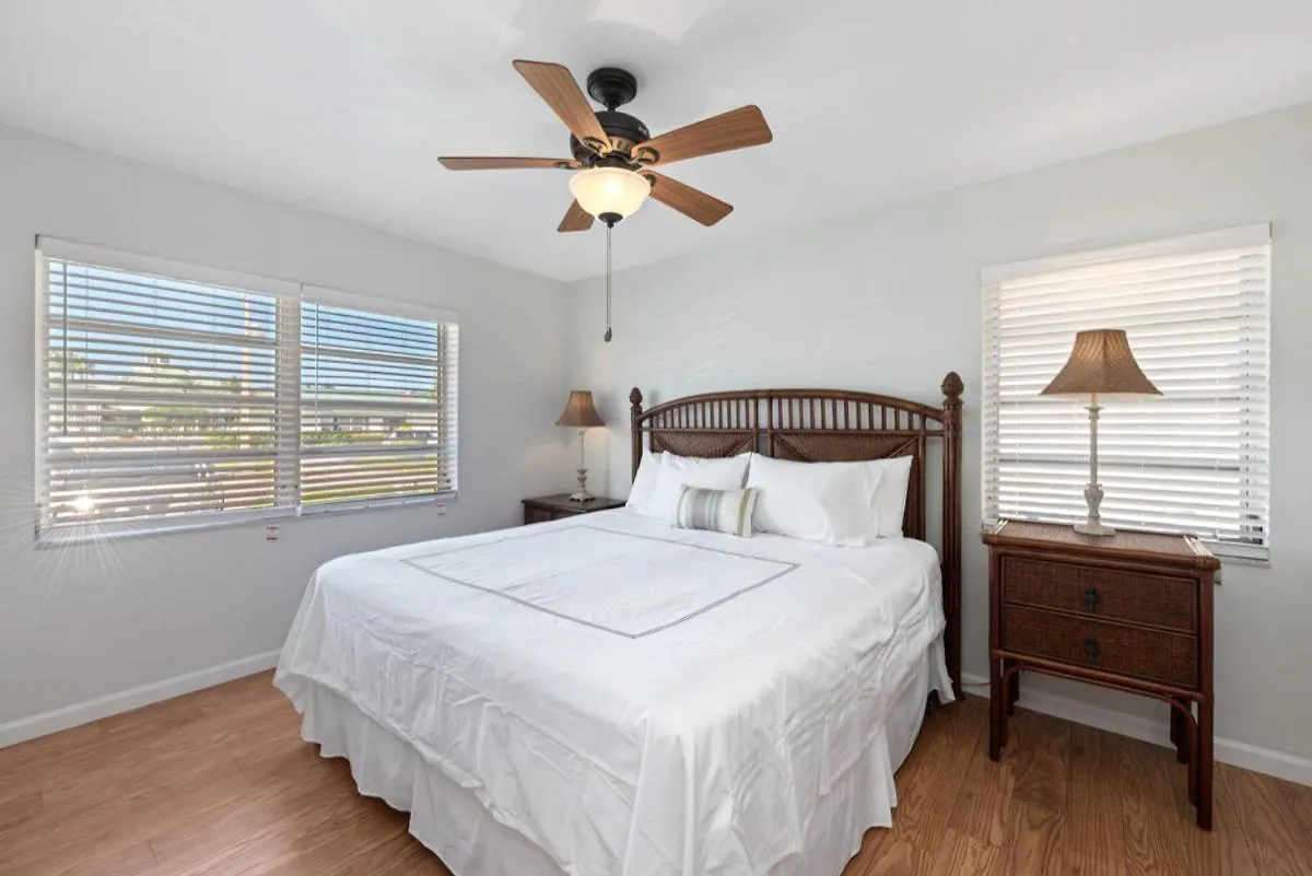 Holiday home Elevated 955 - Spacious Family Riverfront 4 Bedrooms *