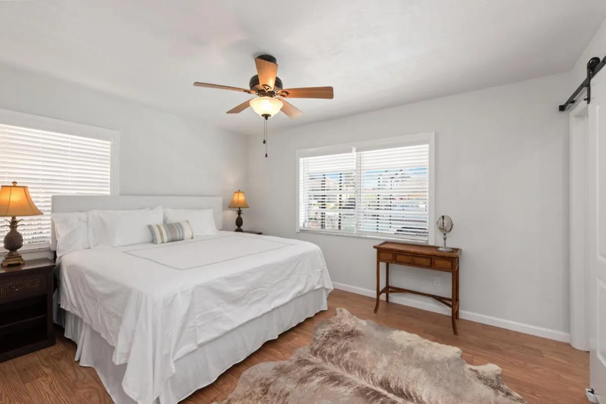 Elevated 955 - Spacious Family Riverfront 4 Bedrooms