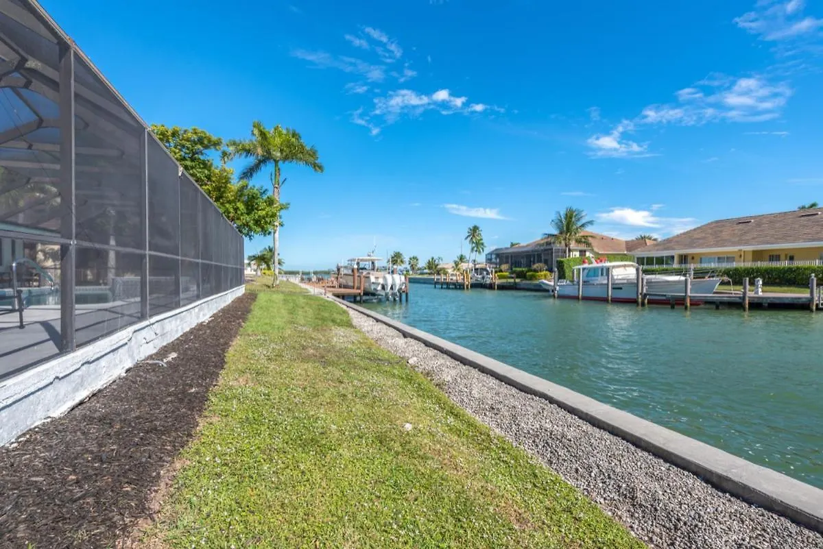 Elevated 955 - Spacious Family Riverfront 4 Bedrooms *