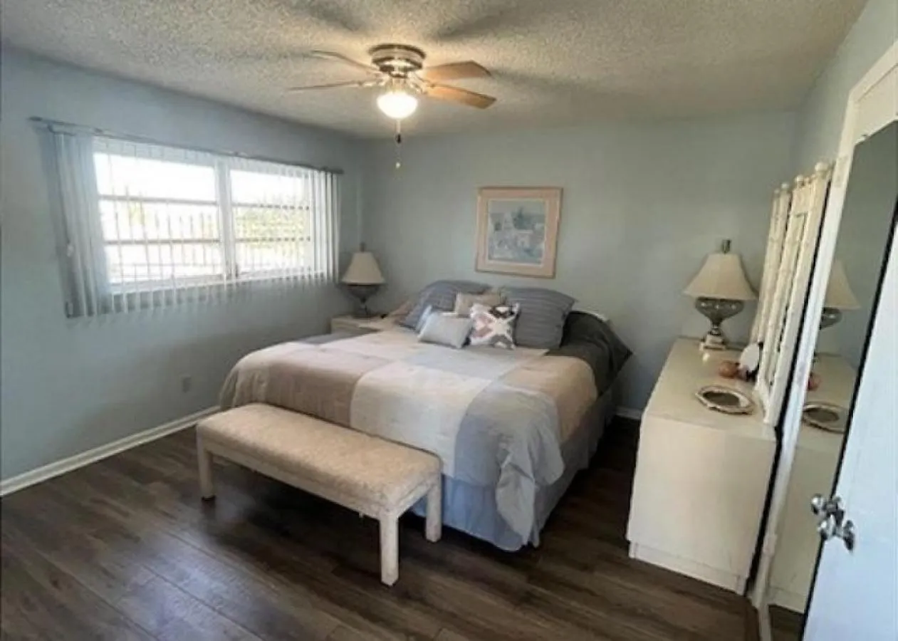 1 Bed Direct Beach Access, Close To J.w. Marriott!! *