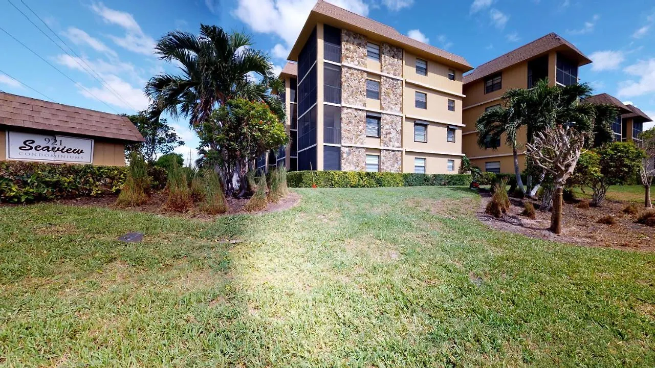 Holiday home Prime Location I Free Access Directly Across The Street!!! *