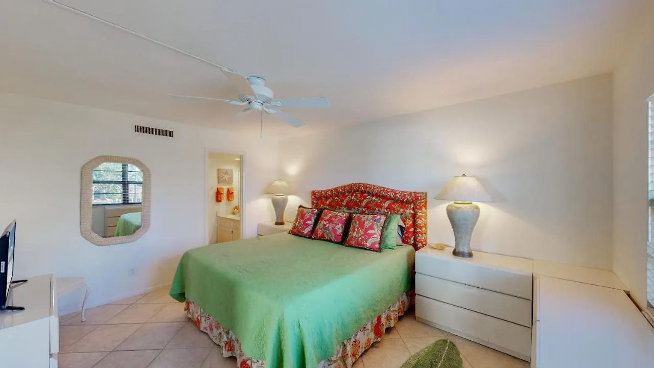 Prime Location I Free Access Directly Across The Street!!! Holiday home Marco Island