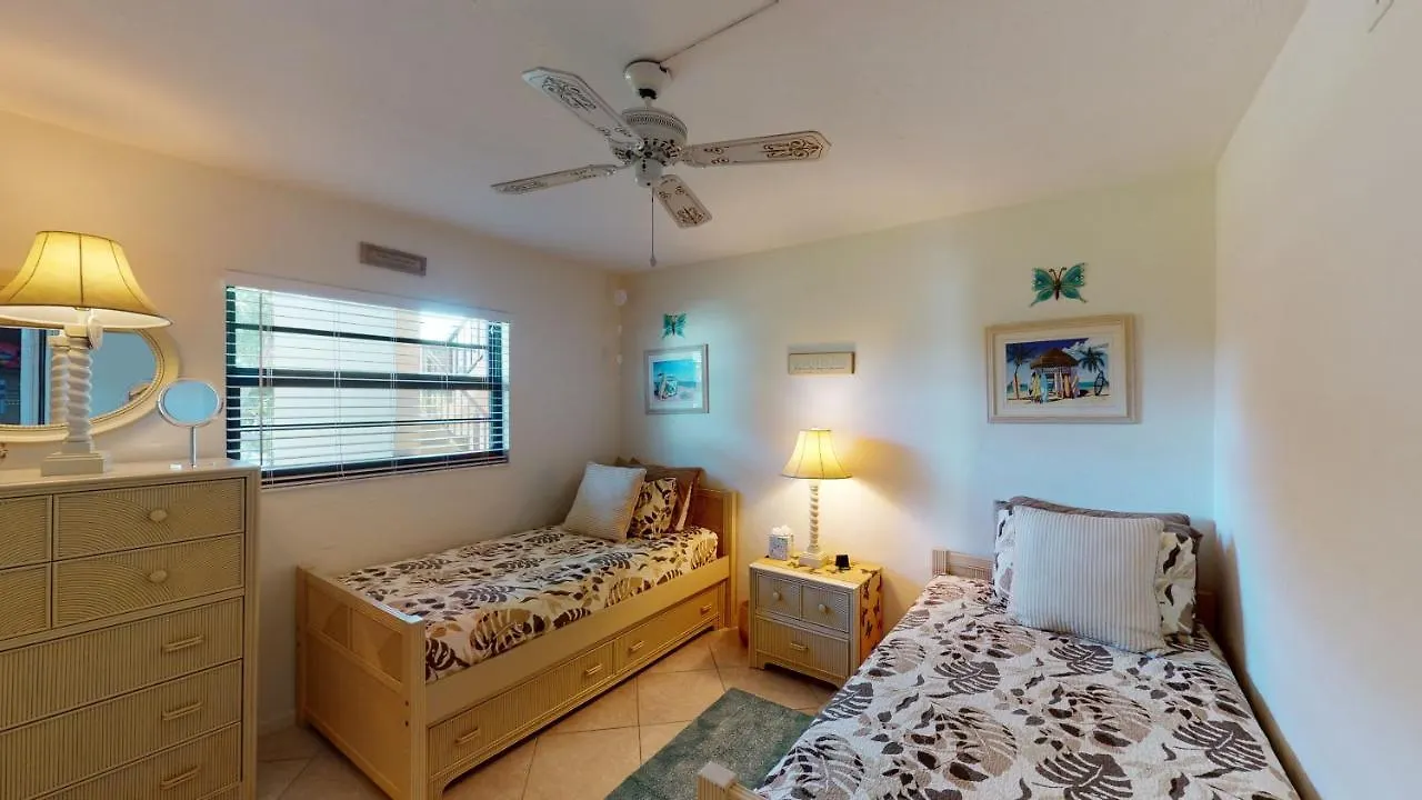 Prime Location I Free Access Directly Across The Street!!! Marco Island
