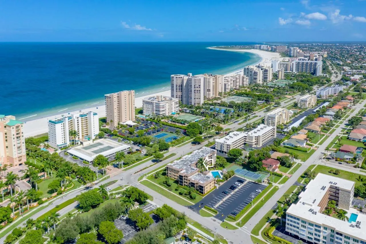 Prime Location Across Street From South Access Holiday home *
