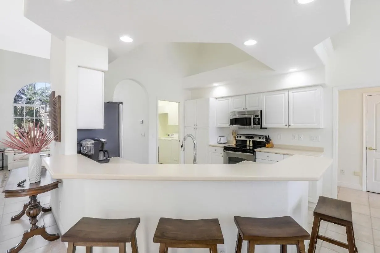 1141 Abbeville Court * Marco Island