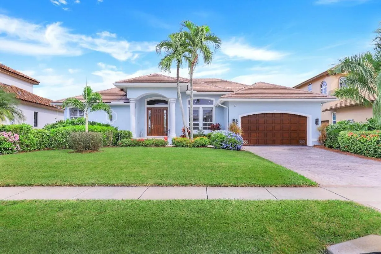 231 Seahorse Court * Marco Island