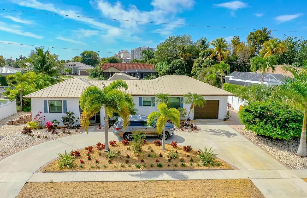 Exquisite 2 Bed Waterfront House I Minutes Away From Popular Resident's Holiday home Marco Island