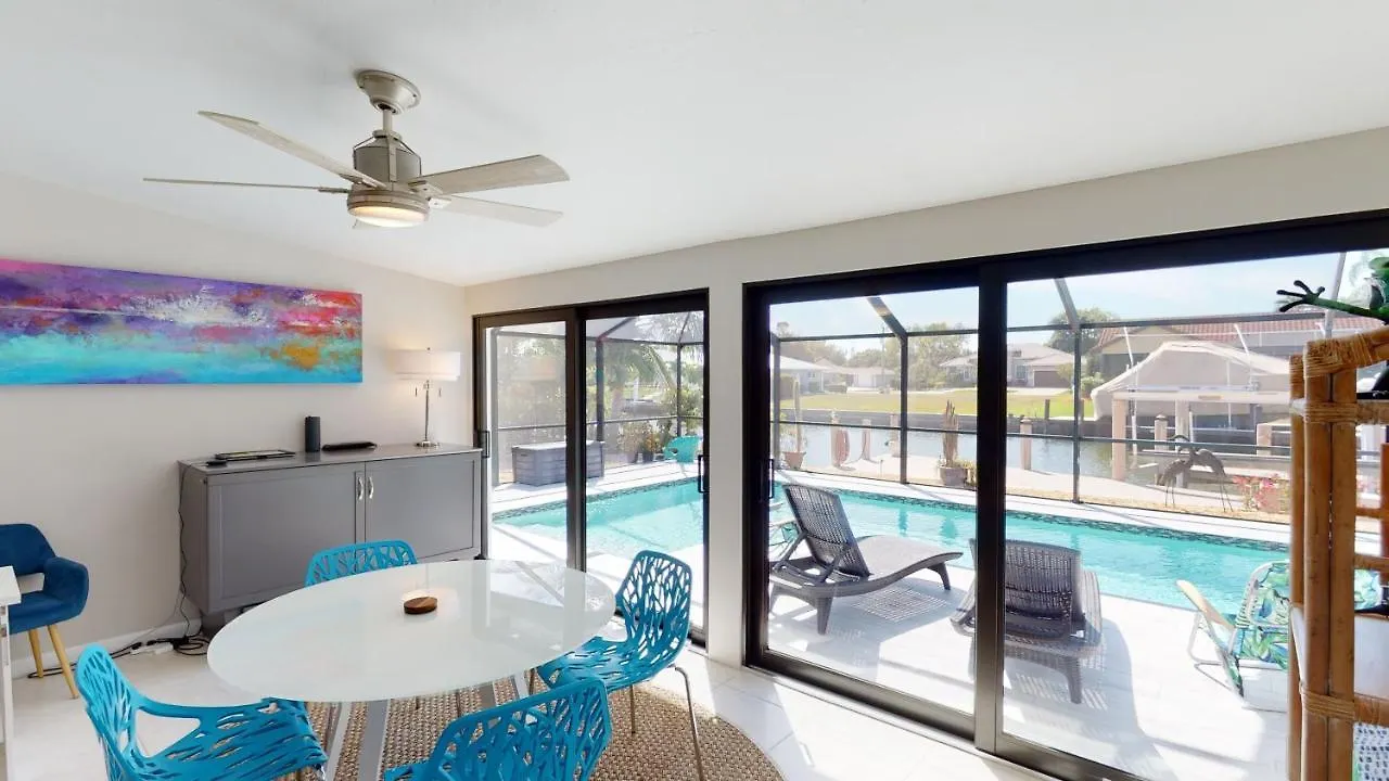 Exquisite 2 Bed Waterfront House I Minutes Away From Popular Resident's