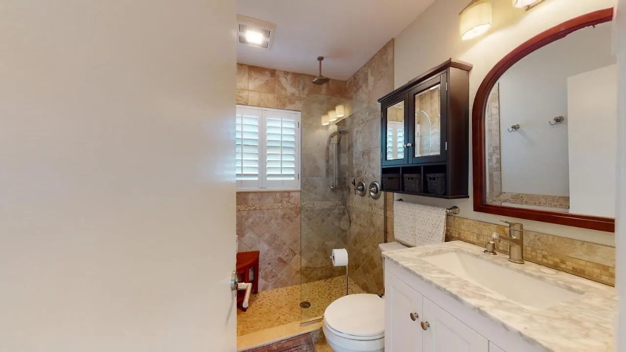 Exquisite 2 Bed Waterfront House I Minutes Away From Popular Resident's