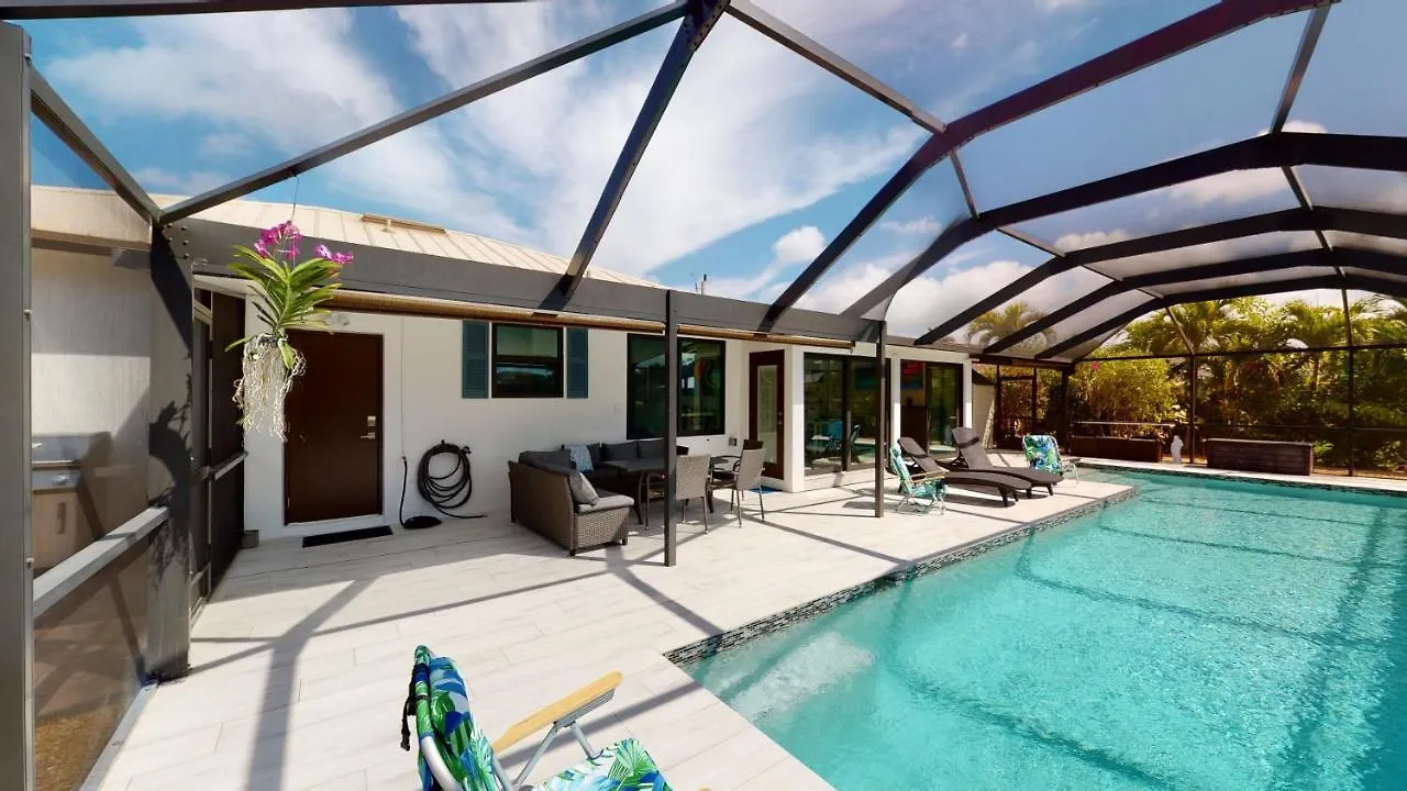 Exquisite 2 Bed Waterfront House I Minutes Away From Popular Resident's Marco Island