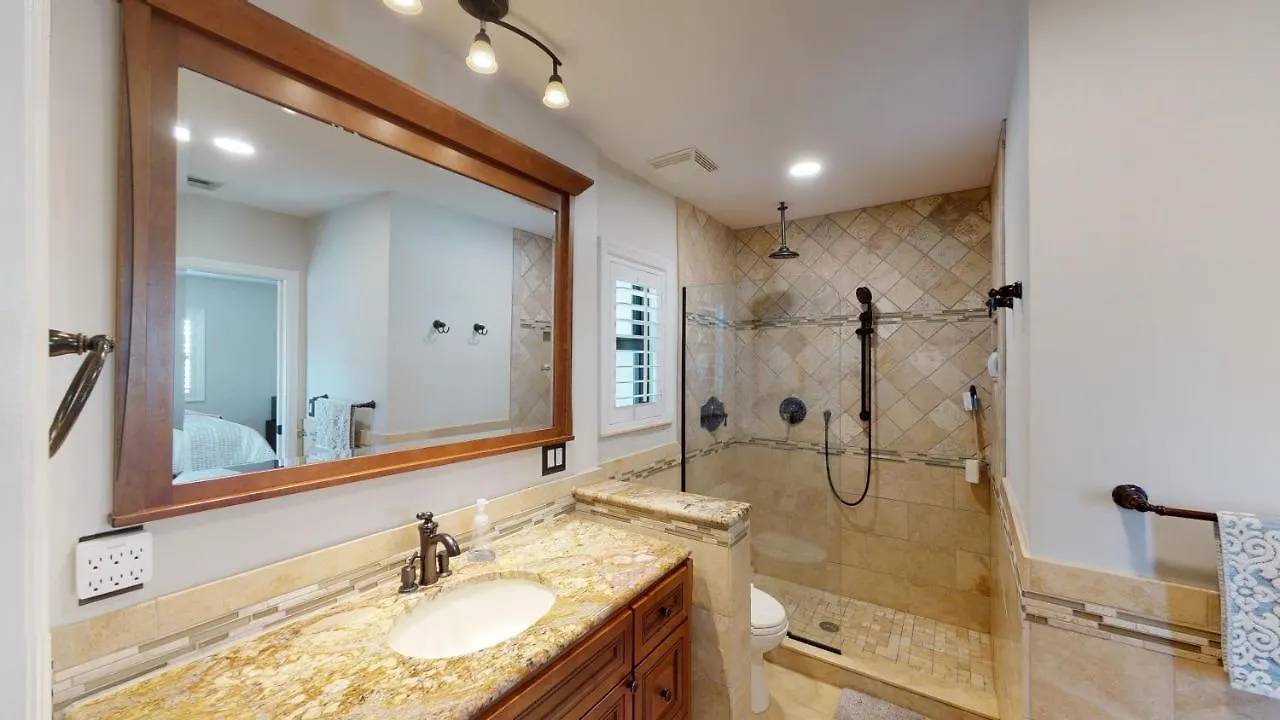 Exquisite 2 Bed Waterfront House I Minutes Away From Popular Resident's Holiday home