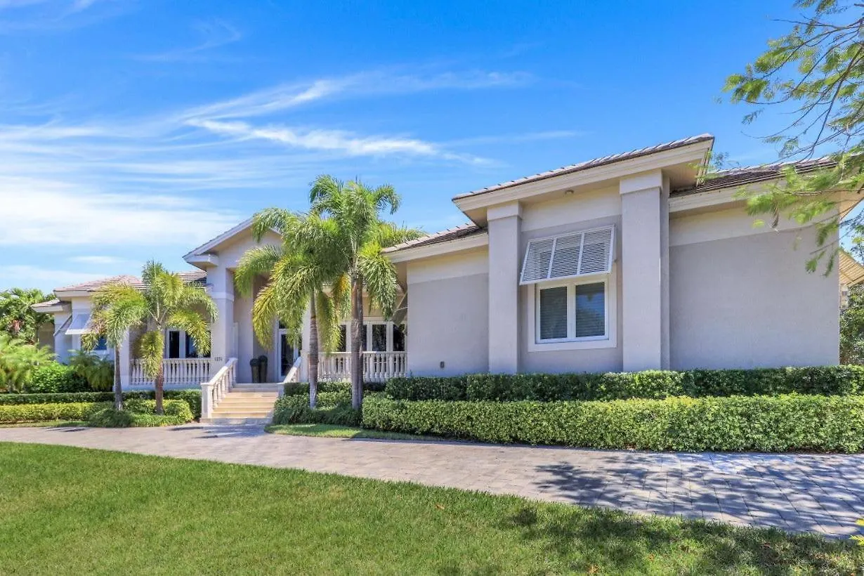 1231 Laurel Court Holiday home Marco Island