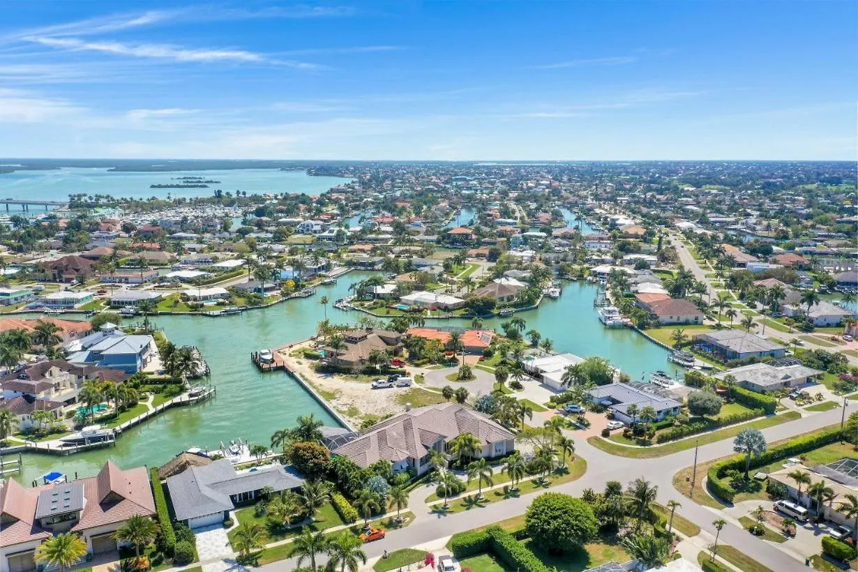 1231 Laurel Court Holiday home Marco Island