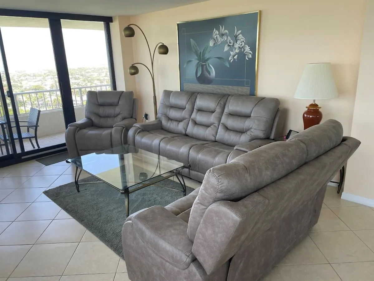 Beachfront 2 Bed 2 Bath Penthouse Holiday home Marco Island
