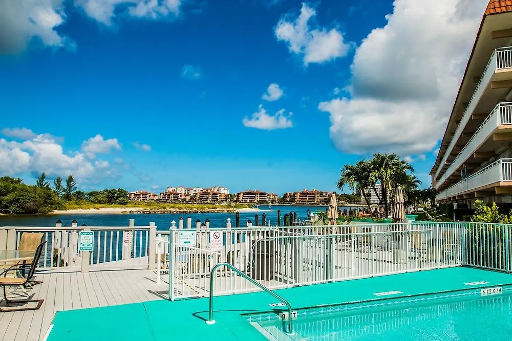 The Boathouse Motel 3*