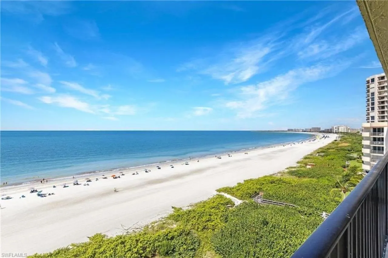 The Sea-winds I Renovated Beachfront 2 Bed 2 Bath Holiday home