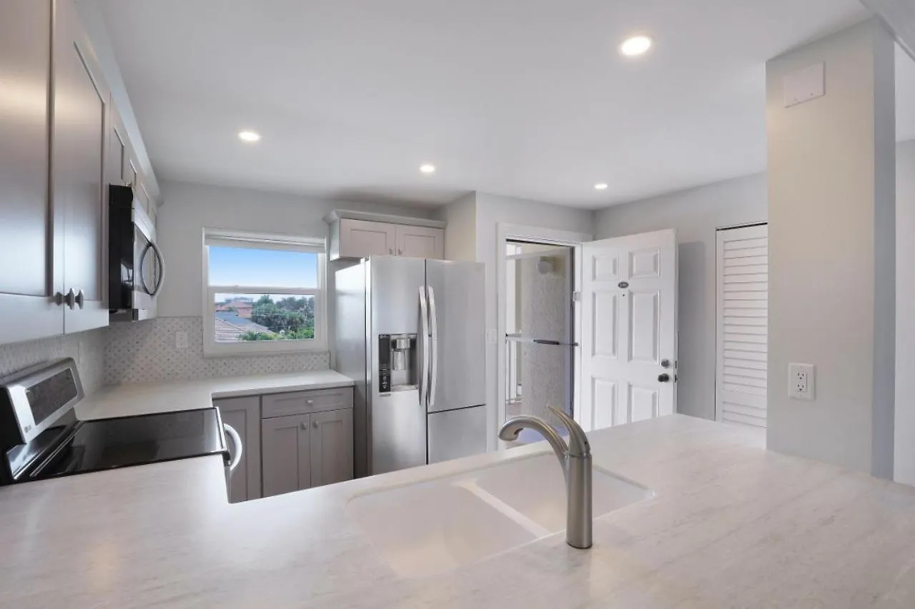Completely Remodeled I Block Away From Free Access Holiday home Marco Island