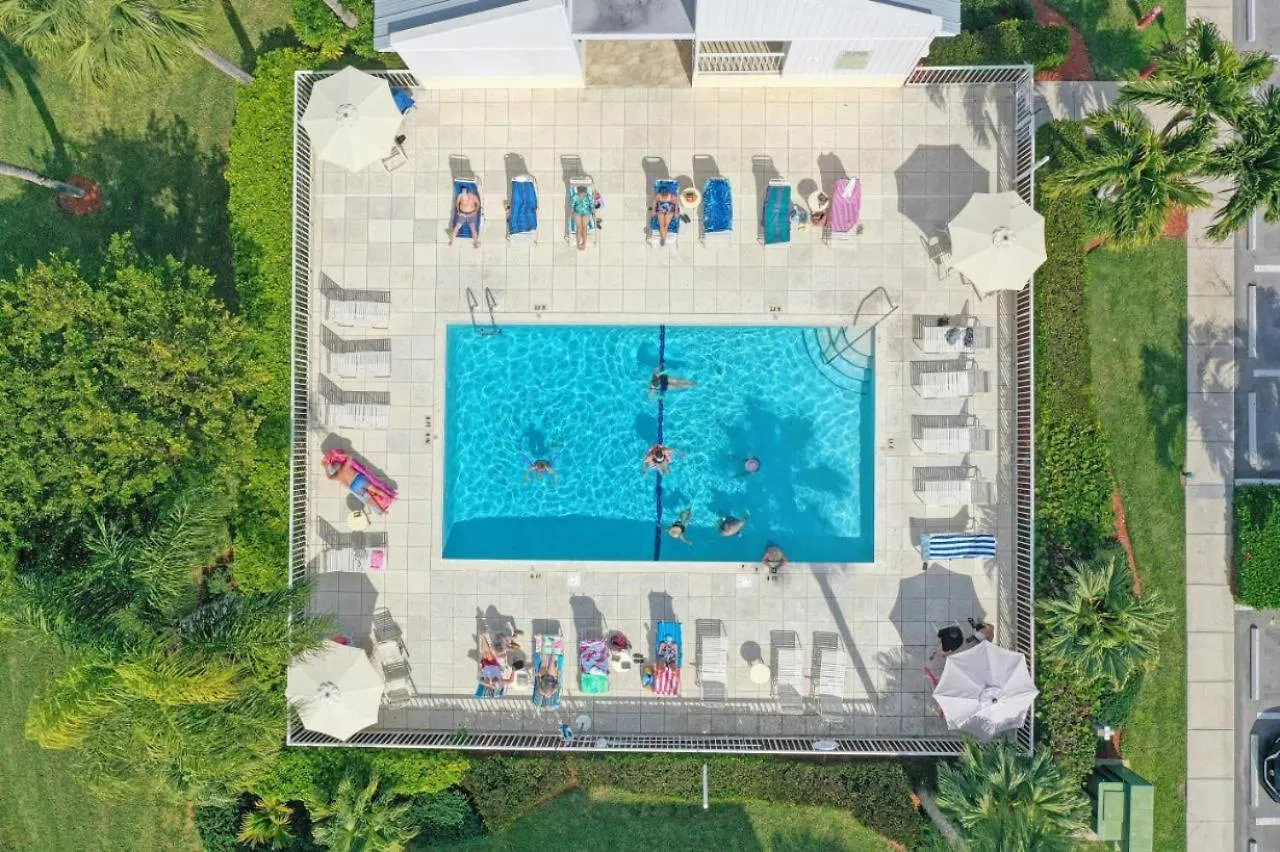 Completely Remodeled I Block Away From Free Access Marco Island