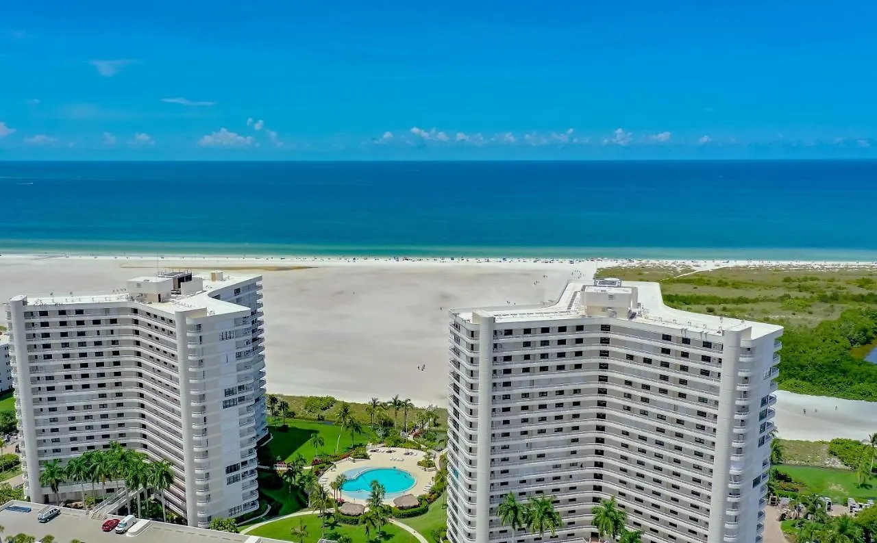 Beachfront 2 Bed 2 Bath Penthouse Holiday home